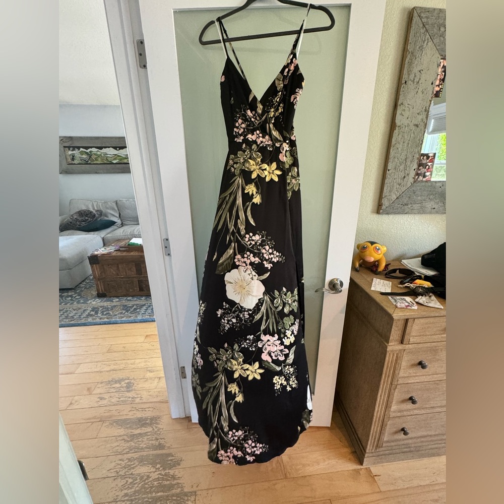 Lulus formal/wedding guest dress. Black/floral size large. Like new